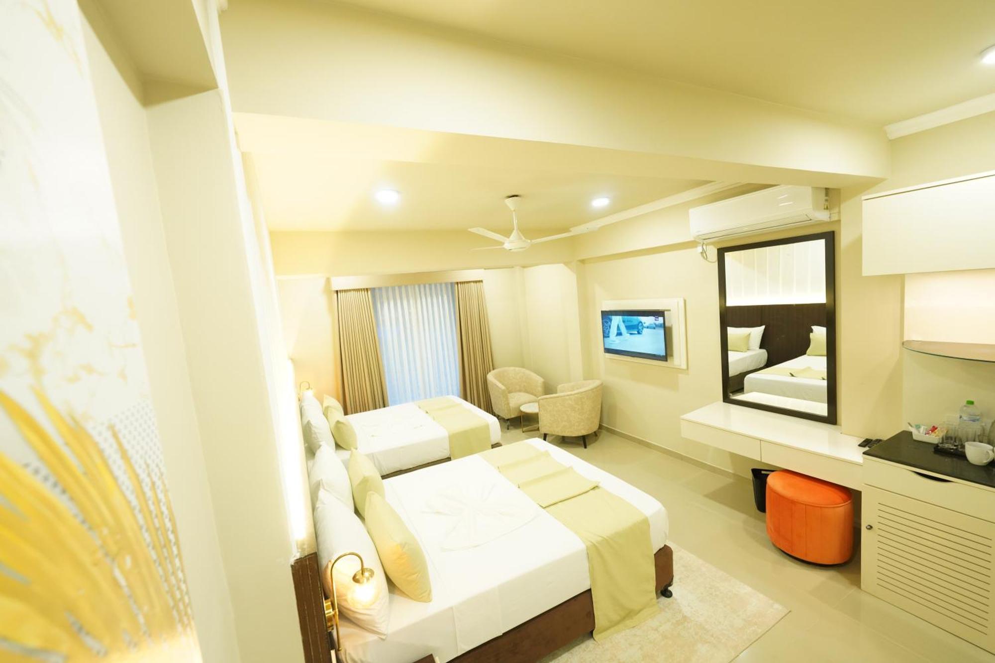 Hotel Grand Amanee Ratnapura Exteriör bild