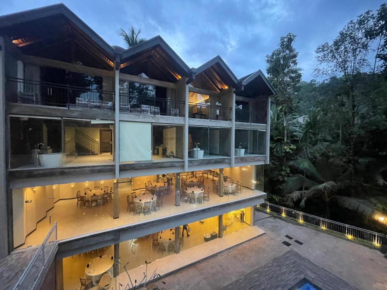 Hotel Grand Amanee Ratnapura Exteriör bild