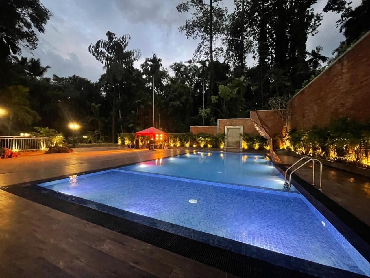 Hotel Grand Amanee Ratnapura Exteriör bild