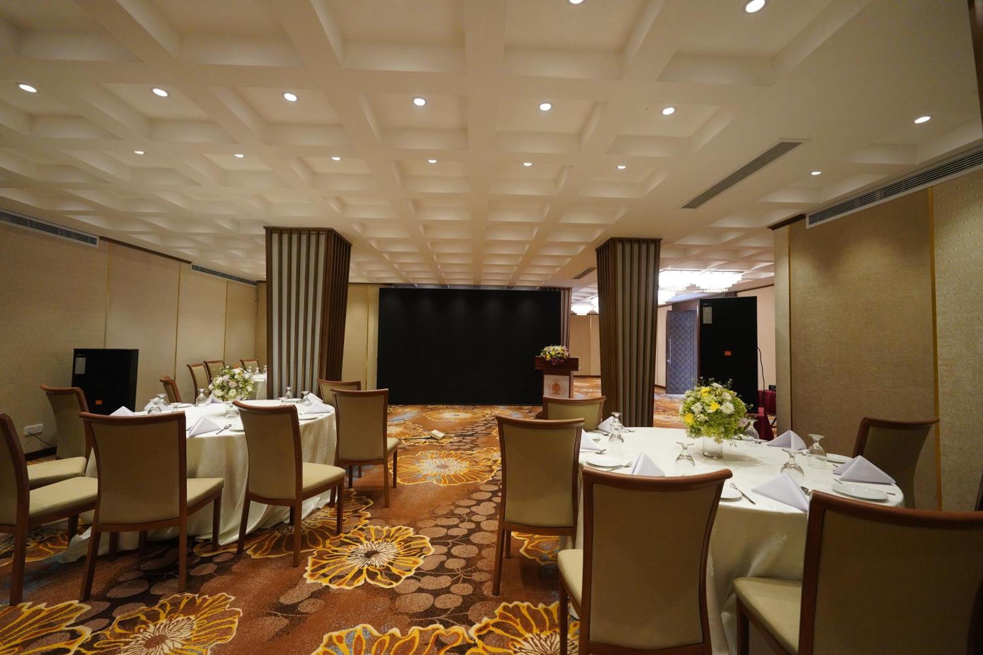 Hotel Grand Amanee Ratnapura Exteriör bild