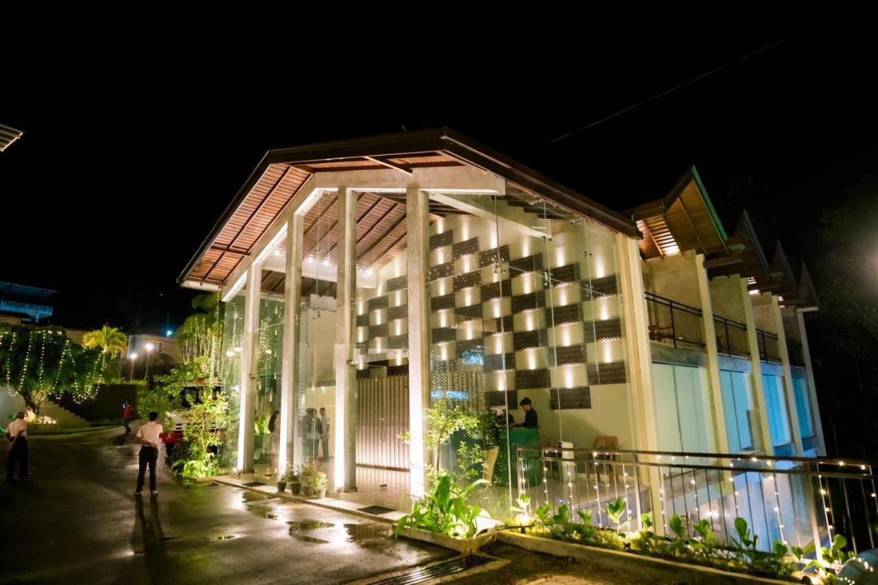 Hotel Grand Amanee Ratnapura Exteriör bild