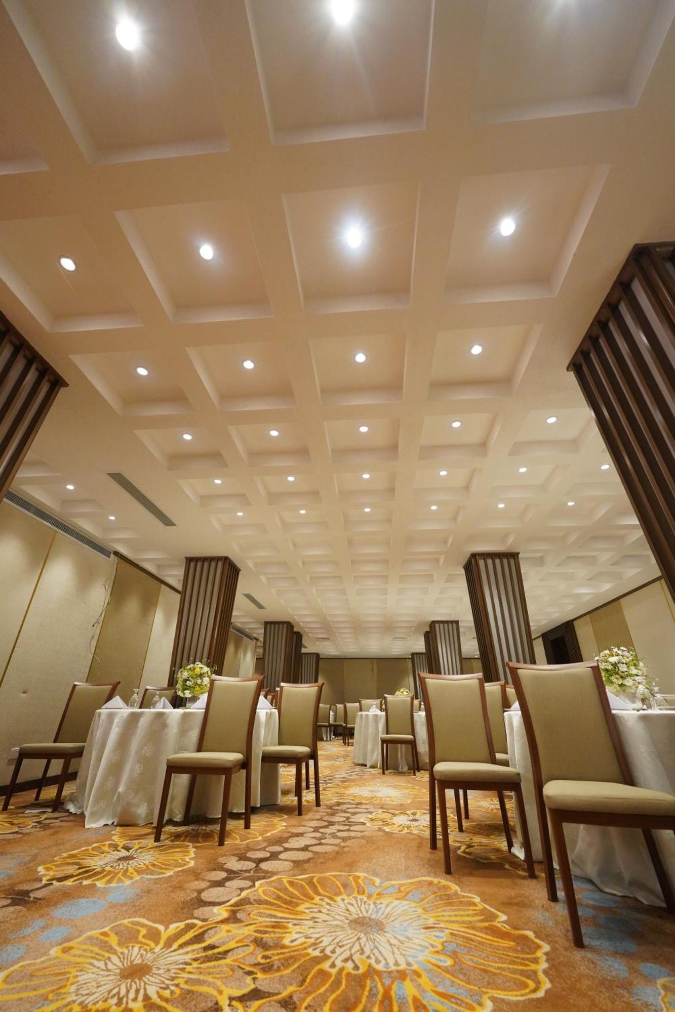 Hotel Grand Amanee Ratnapura Exteriör bild