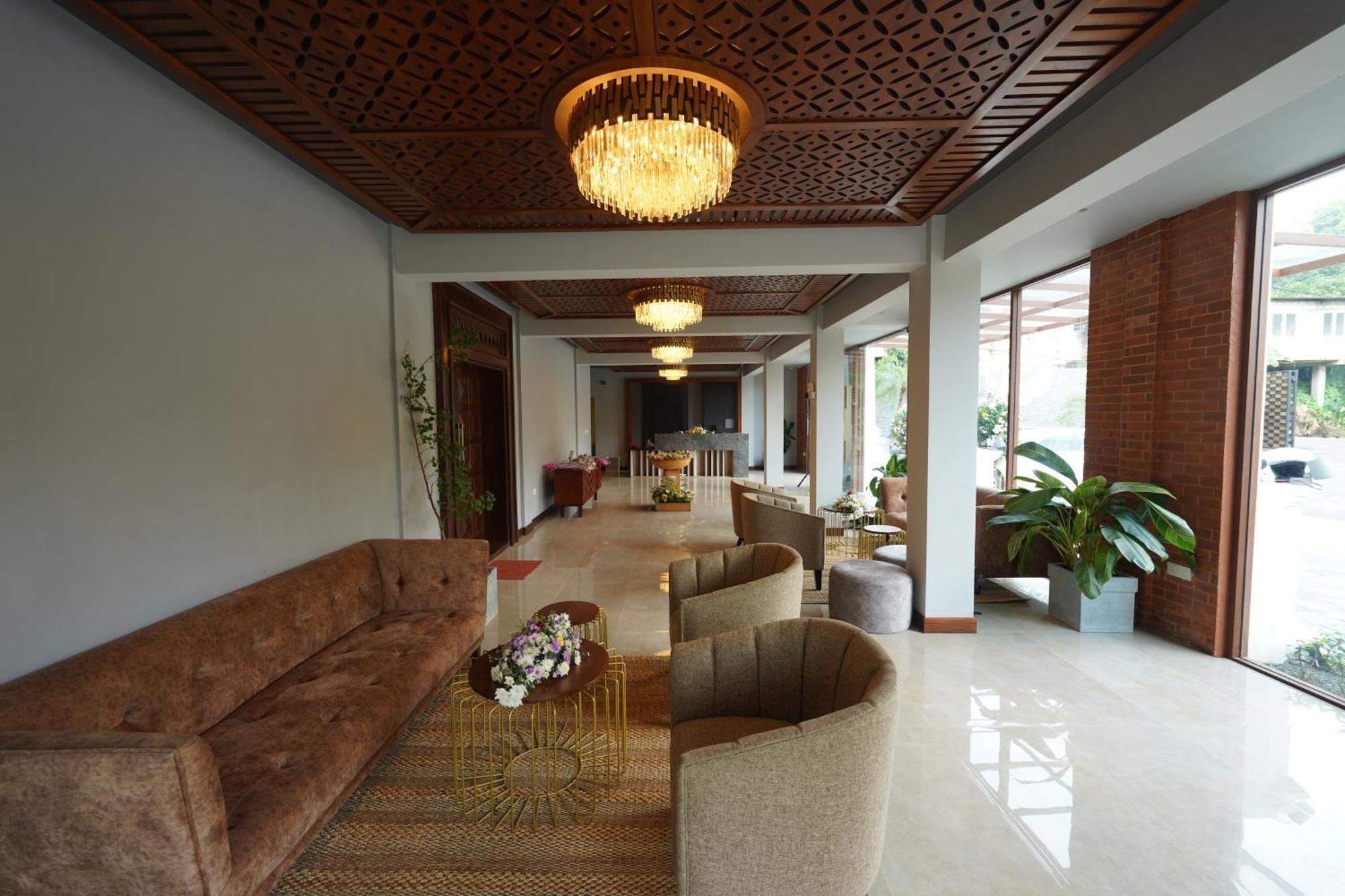 Hotel Grand Amanee Ratnapura Exteriör bild